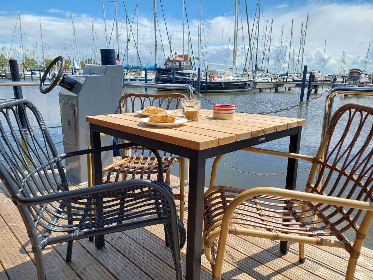 Hotel Luxury Houseboat In Volendam Marina Zewnętrze zdjęcie